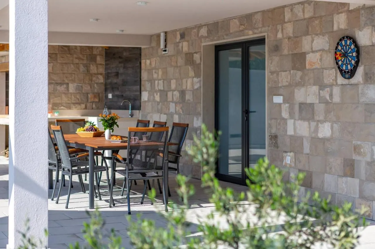 Vila Petra Divine S Grijanim Bazenom Villa Kastela Croatia