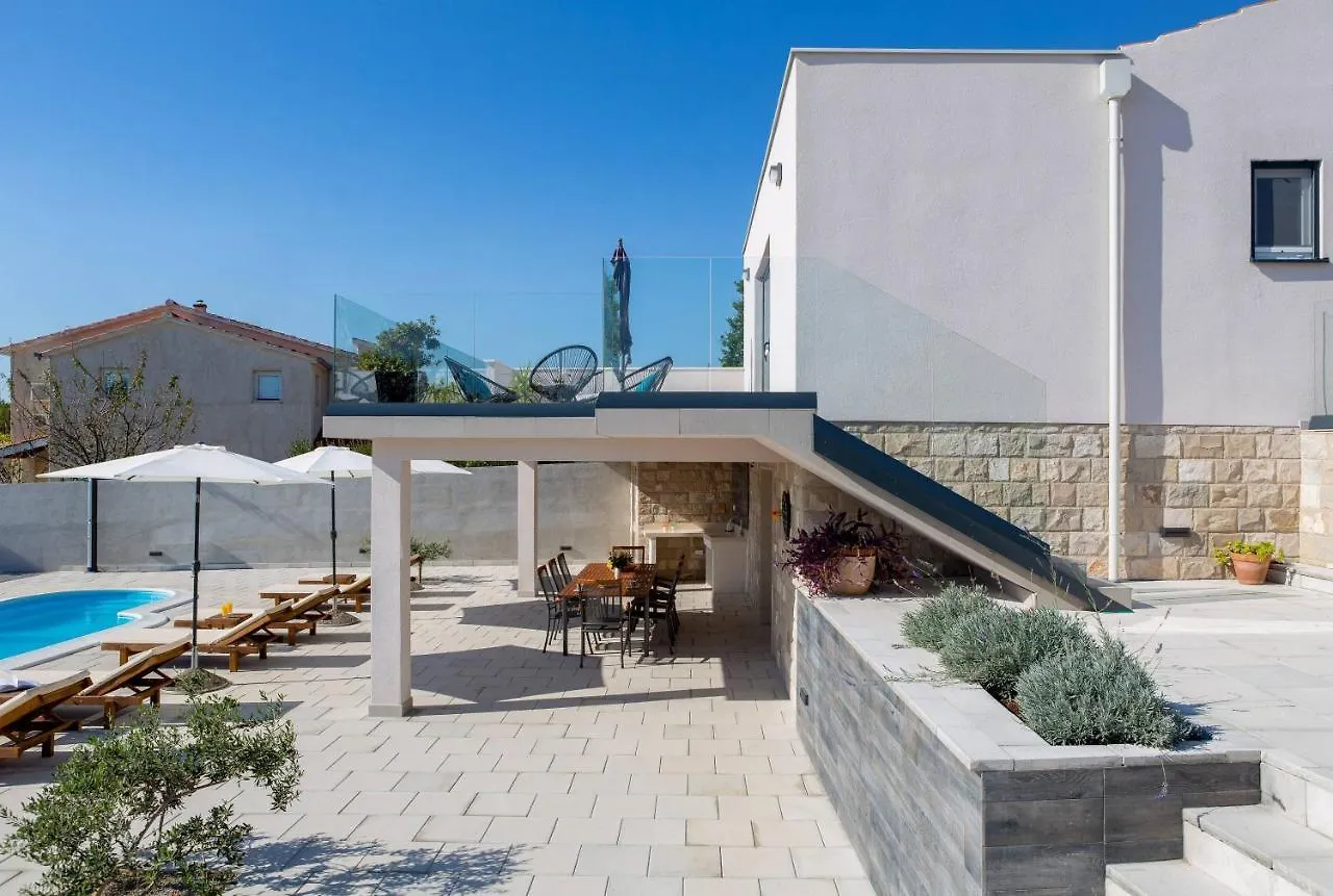 Vila Petra Divine S Grijanim Bazenom Villa Kastela