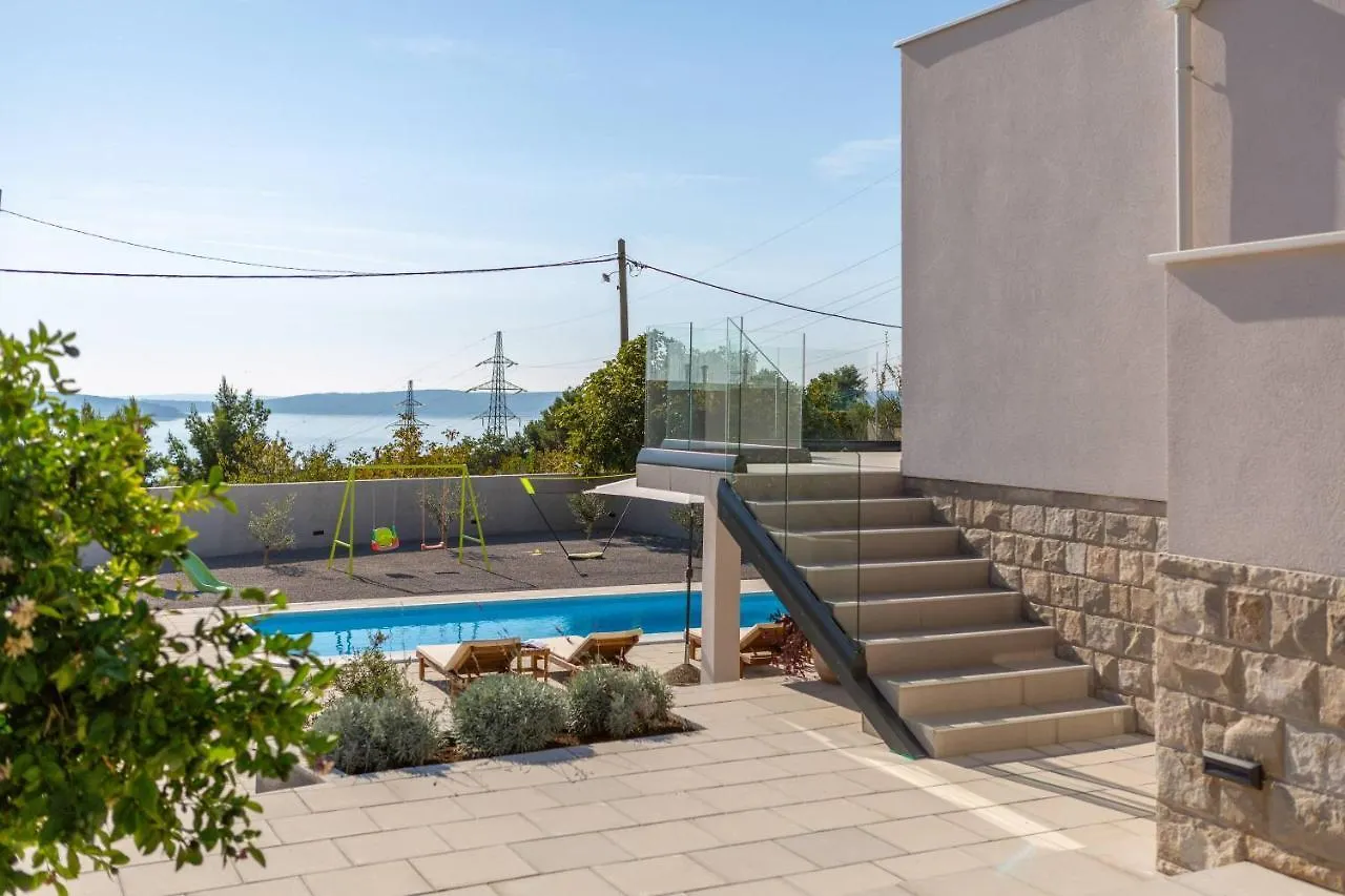 Vila Petra Divine S Grijanim Bazenom Villa Kastela Croatia