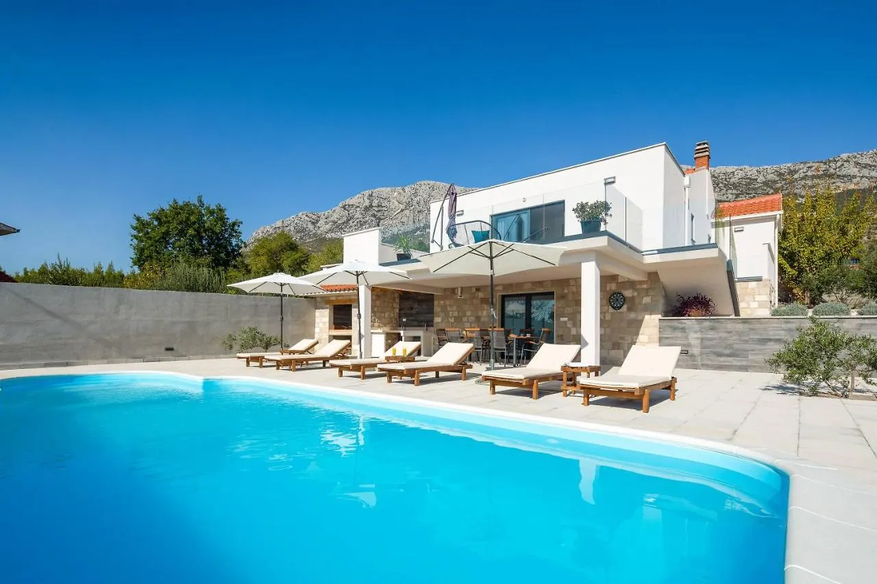 Vila Petra Divine S Grijanim Bazenom Villa Kastela Croatia