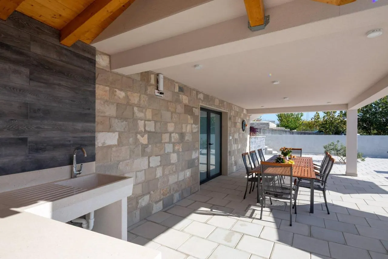 Vila Petra Divine S Grijanim Bazenom Villa Kastela