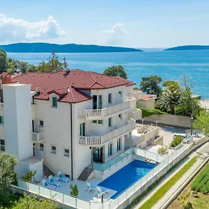 4* Szálloda Riva With Swimming Pool