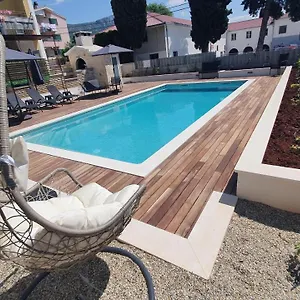 Mestrovic With Heated Swiming Pool- Near Split Appartement