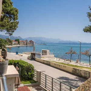  Apartment Beachfront Gabine